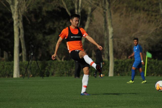 李凯尔首秀11分6篮板 中国男篮不敌意大利男篮